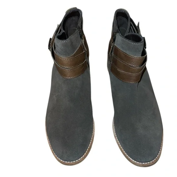 Clarks NWOT Dark Grey Suede Booties - Picture 2 of 6